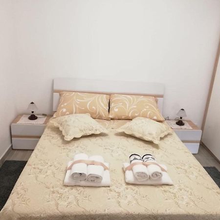 Apartment White Pula Ngoại thất bức ảnh