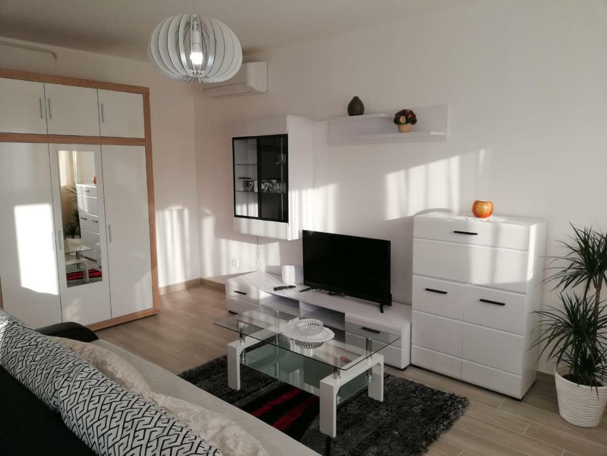 Apartment White Pula Ngoại thất bức ảnh